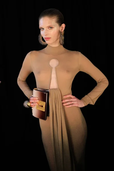 Look 10